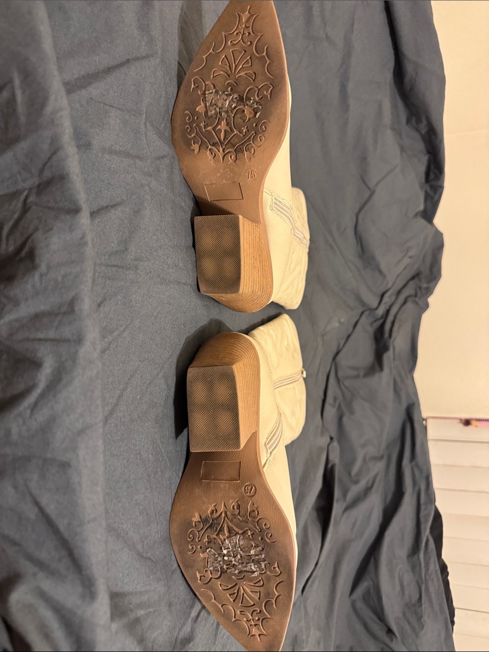 Windsor Cream Western Heeled Pull-On Boots - Picture 4 of 8